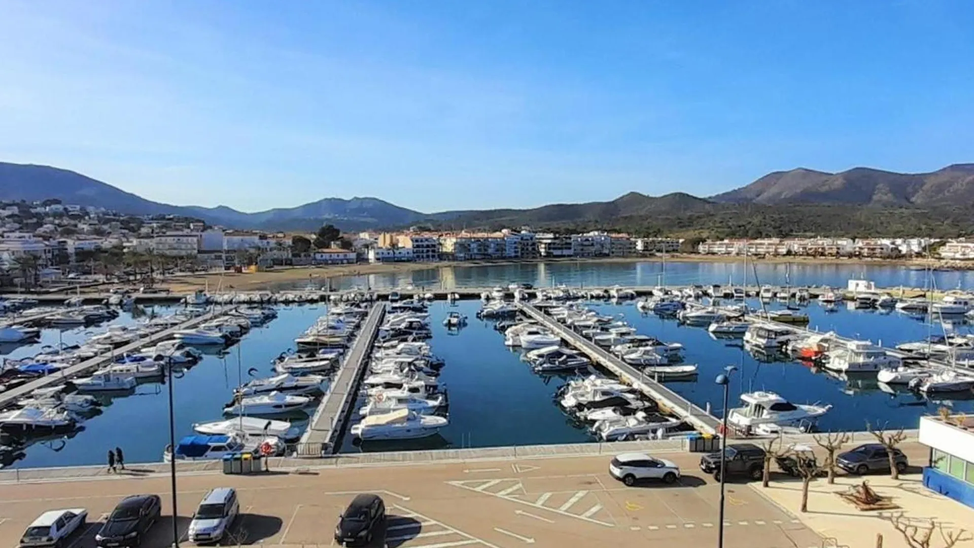 Magnifico Apartamento Cerca De La Playa En Llanca, Se Admiten Mascotas - Es-170-19 0*, Llanca Spain